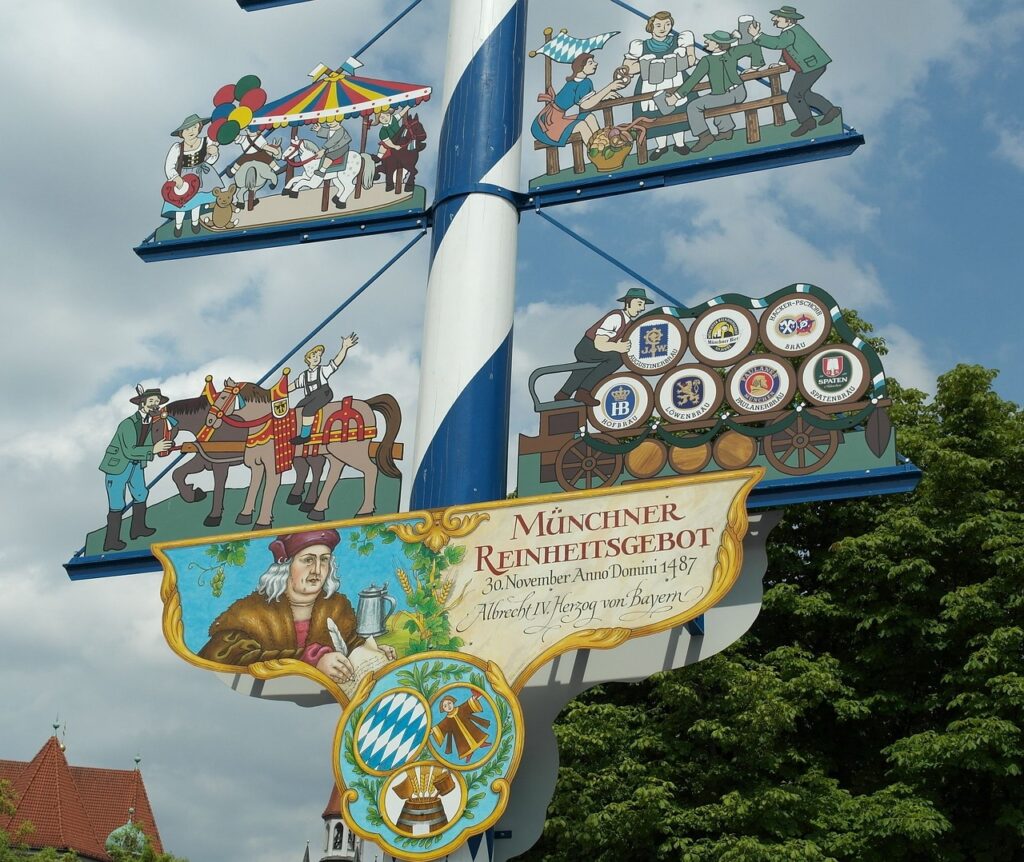 Munich maypole